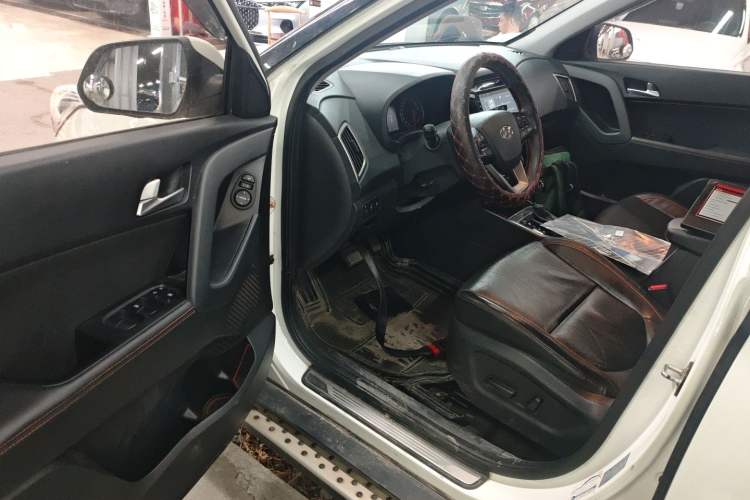 Used Hyundai ix25 2016 1.6T Dual-Clutch Two-Wheel-Drive Deluxe DLX Model