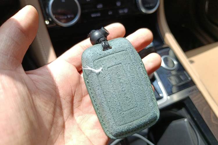 Used Jaguar XFL 2023 XFL 2.0T P250 Two-Wheel-Drive Prestige Luxury Gold Edition Vehicle Key