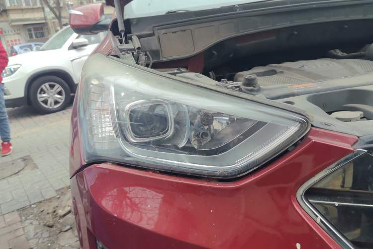 Used Hyundai Santa Fe 2013 Revised Version 2.4L Automatic All-Wheel Drive Smart Type Right Front Headlight