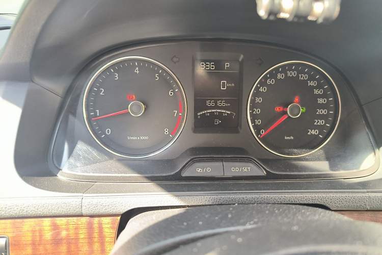 Used Volkswagen Lavida 2013 Restyled Classic 1.6L Automatic Comfort Edition Odometer Close Up