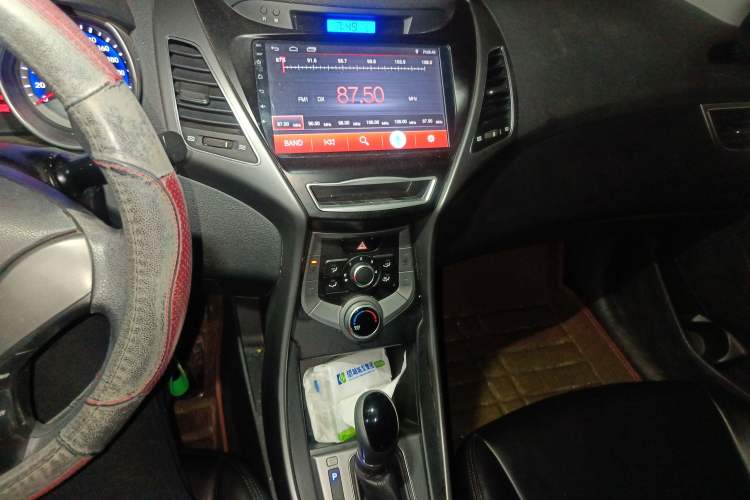 Used Hyundai Elantra (5th Generation / Langdong) 2015 1.6L Automatic Fashion Model Audio And AC Panel