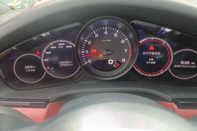 Used Porsche Cayenne 2018 Cayenne 3.0T Odometer Close Up