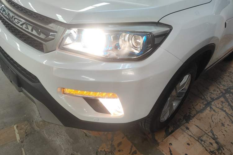 Used CHANGAN CS75 2017 Shangkui Edition 1.5T Automatic Fengyue Model Left Front Headlight