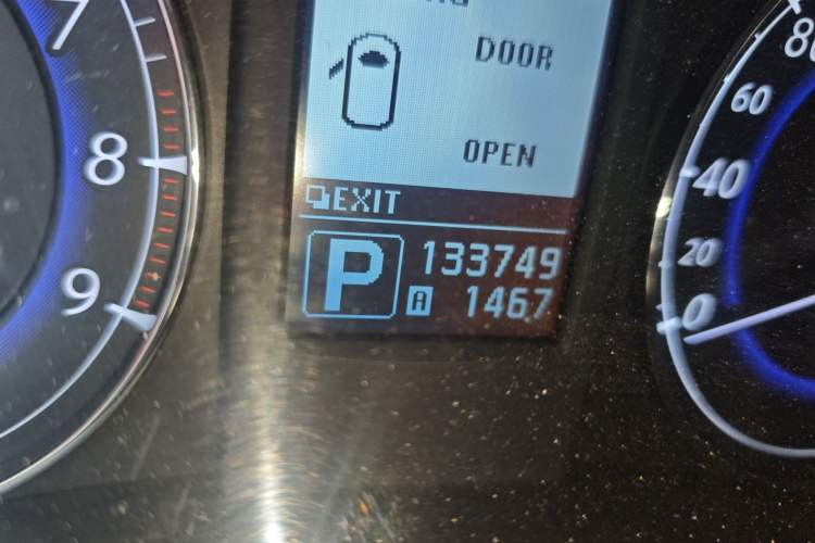 Used Infiniti EX 2013 EX25 4x4 Prestige Edition Odometer Close Up