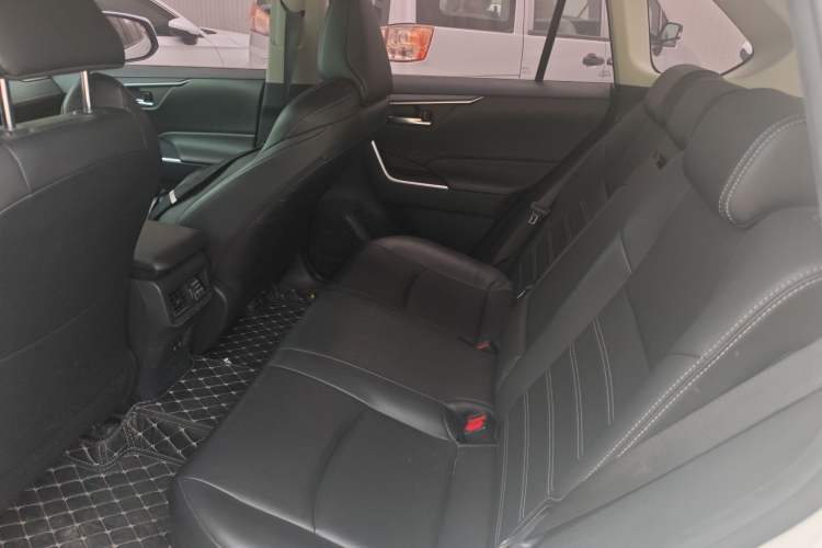 Used Toyota Wildlander 2020 Dual-Motor 2.5L E-CVT Four-Wheel Drive Luxury Edition Left Rear Seat