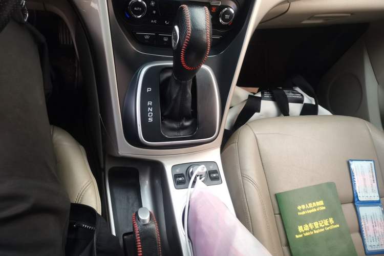 Used Ford Kuga 2013 2.0L GTDi Four-Wheel-Drive Elite Model Gear Lever