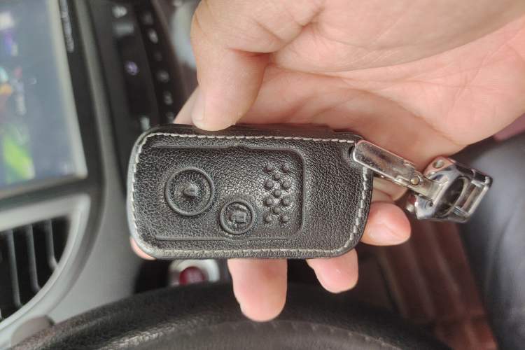 Used Honda CR-V 2012 2.4L four-wheel drive luxury version Vehicle Key