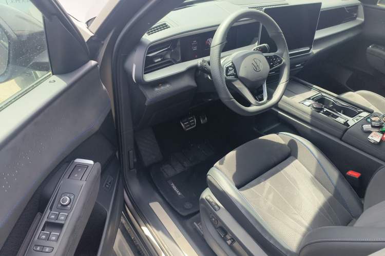 Used Volkswagen Teramont 2025 Tiguan Pro 450TSI Four-Wheel Drive Summit Edition
