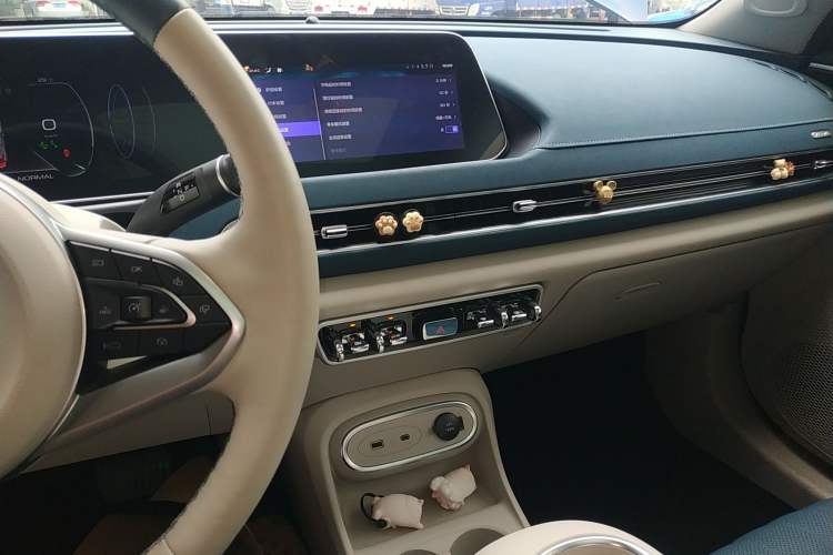 Used ORA Good Cat 2023 401 km Standard Range Premium Version Lithium Iron Phosphate Audio And AC Panel