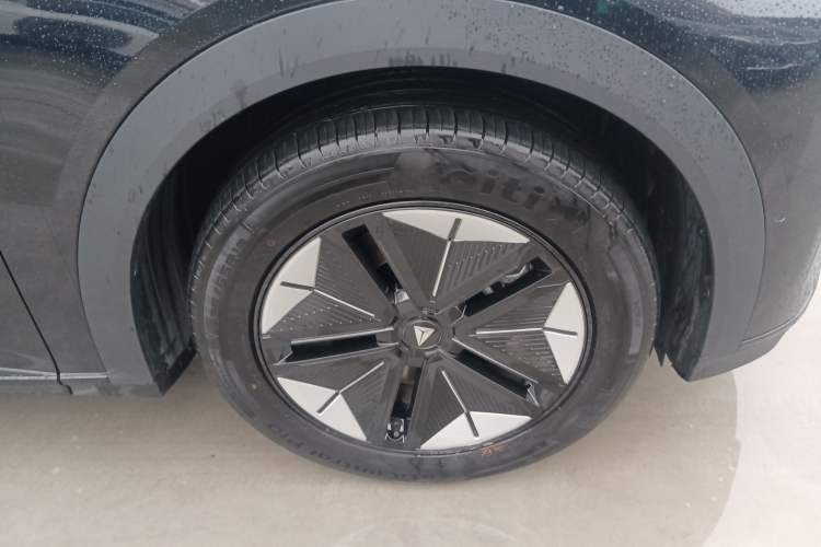 Used Deepal S07 2025 215Max Huawei Qiankun Intelligent Driving ADS SE Range-Extended Version Right Rear Wheel Hub