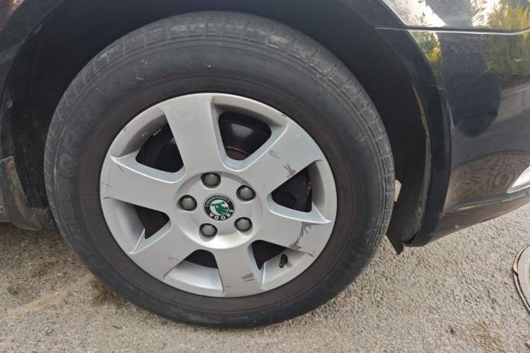 Used Skoda Octavia 2013 1.6L Manual Yijie Edition Right Front Wheel Hub