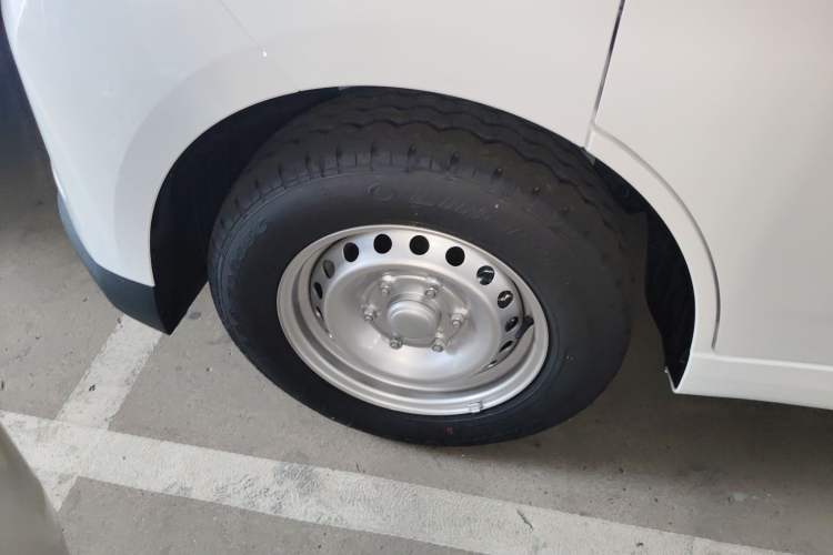 Used Wuling Yangguang 2025 Model 400km Bus Edition—Comfort Edition