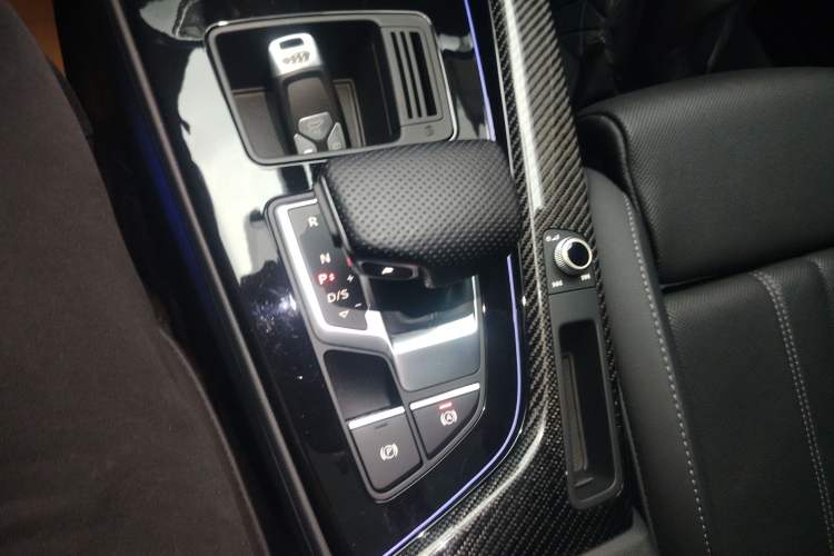 Used Audi A4L 2020 40 TFSI Luxury Dynamic Model
