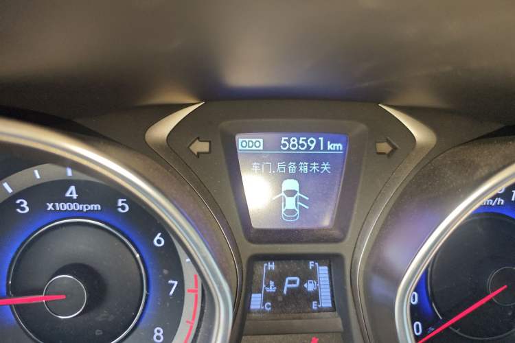 Used Hyundai Elantra (5th Generation / Langdong) 2015 1.6L Automatic Leading Model Odometer Close Up