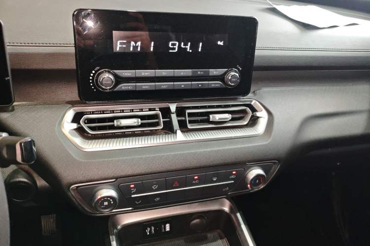 Used Great Wall King Kong Poer 2024 2.0T Automatic 8AT Gasoline Two-Wheel-Drive Elite Version with Flat Bed
