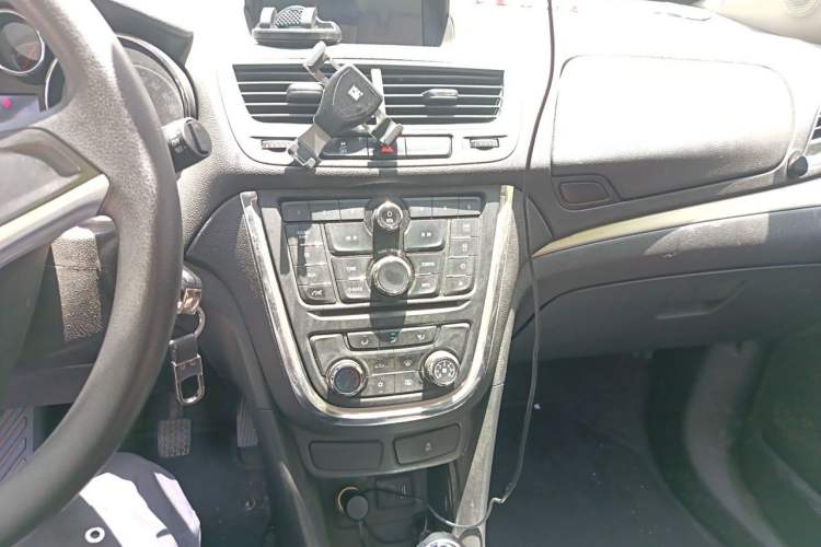 Used Buick Encore 2015 1.4T Manual Two-Wheel Drive Urban Advanced Model
