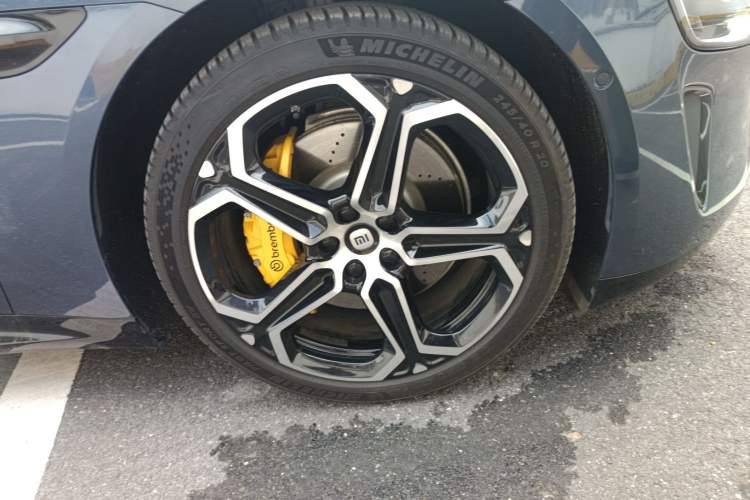 Used Xiaomi Auto SU7 2024 Rear-Drive Long-Range Intelligent Driving Version Right Front Wheel Hub