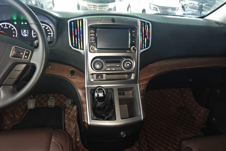 Used FORTHING Lingzhi PLUS 2021 Travel Edition 2.0L Manual Luxury 7-Seater