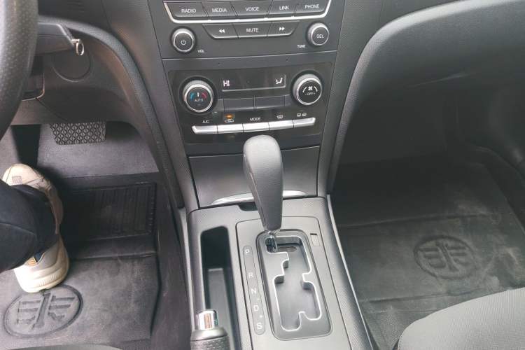 Used Bestune B70 2018 2.0L Automatic Connected Smart Edition Gear Lever