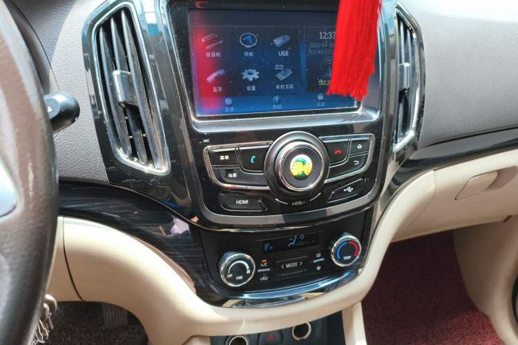 Used Baojun 730 2014 1.5L Manual Luxury Navigation ESP Version 7 Seats