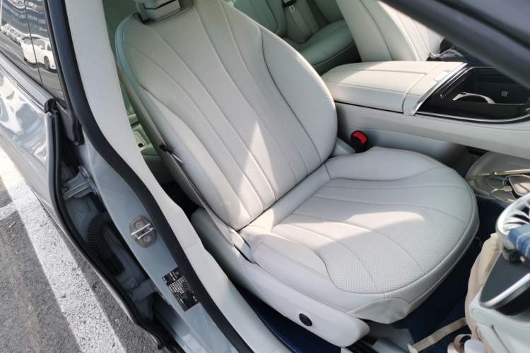 Used Mercedes-Benz EQE 2022 350 Luxury Edition Right Front Seat