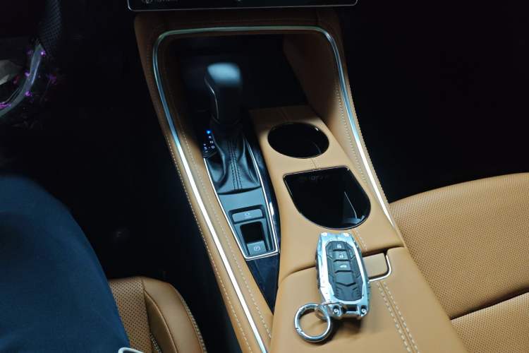 Used Toyota Avalon 2024 Dual-Motor 2.0L Luxury Edition Gear Lever