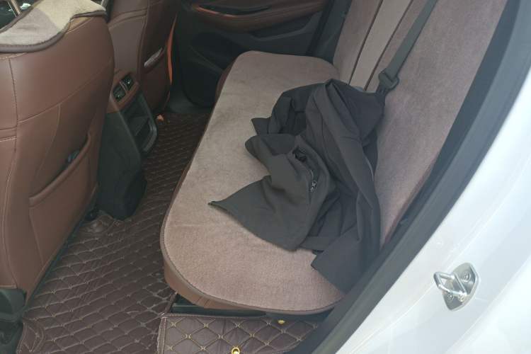 Used Buick Envision 2017 28T Four-Wheel Drive Elite Model Left Rear Seat