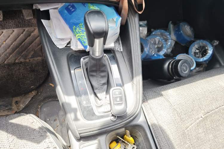 Used Honda XR-V 2023 Facelift 1.5L CVT Trend Edition Gear Lever