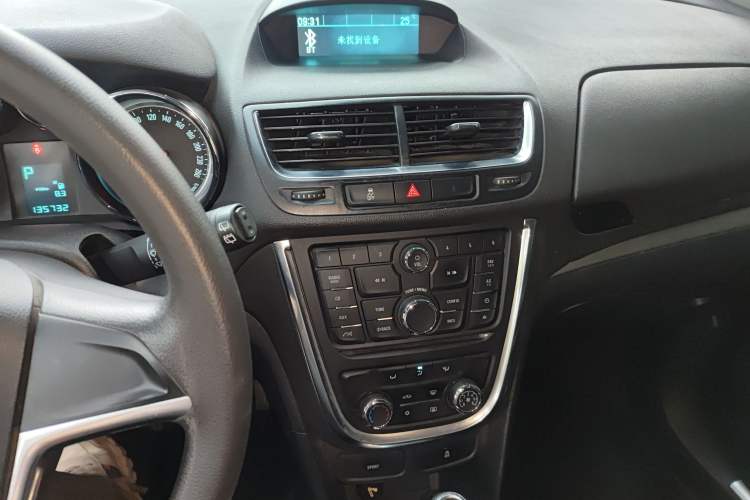 Used Buick Encore 2015 1.4T Automatic Two-Wheel Drive Urban Elite Version Audio And AC Panel