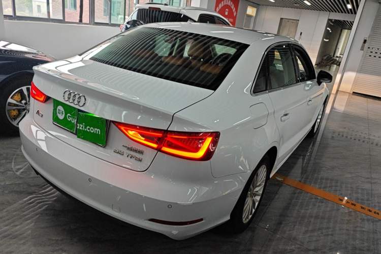 Used Audi A3 2016 Limousine 35 TFSI Prestige Edition Rear Right 45 Deg