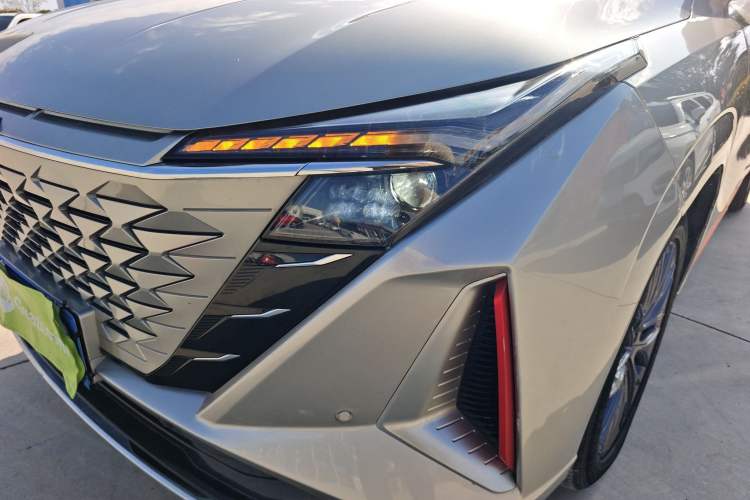 Used Oshan Z6 2022 Blue Whale 1.5T DCT Luxury Model
