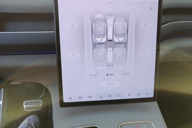 Used Nio ES8 2024 75 kWh Executive Edition Audio And AC Panel