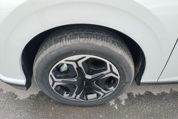 Used Dongfeng Aeolus Yixuan 2025 1.5L Automatic Luxury Version Left Front Wheel Hub
