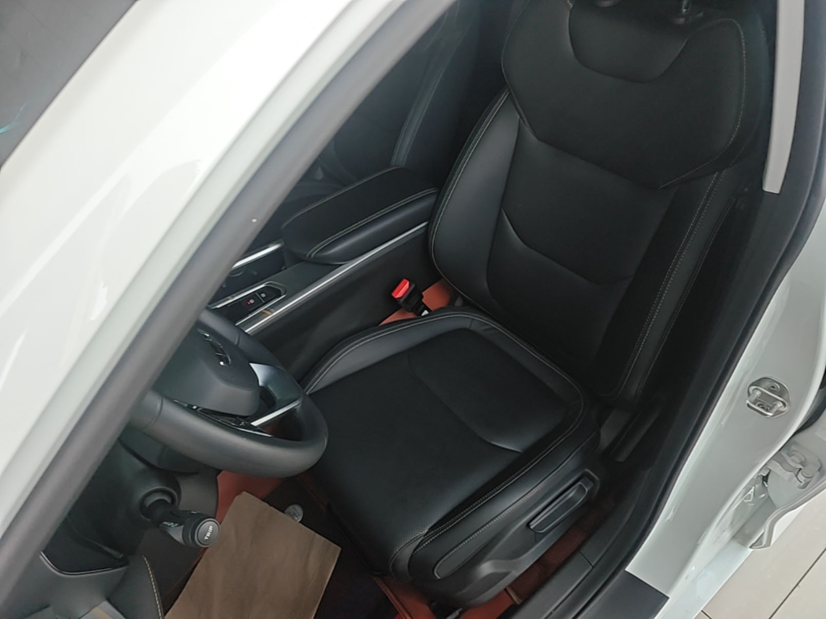 Geely Auto Emgrand L HiP 2024 Longteng Edition 1.5TD-DHT Pro 100KM Superior Model — снимка 17