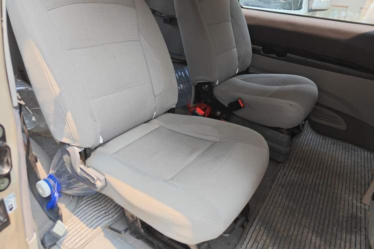 Used FORTHING Lingzhi 2014 V3 1.5L 7-Seater Standard Model II Left Rear Seat