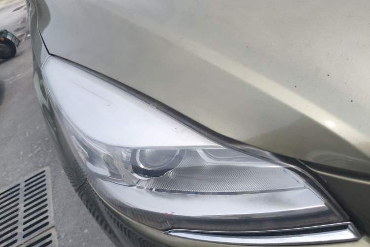 Used Ford Kuga 2015 2.0L GTDi Four-Wheel-Drive Sport Model Right Front Headlight