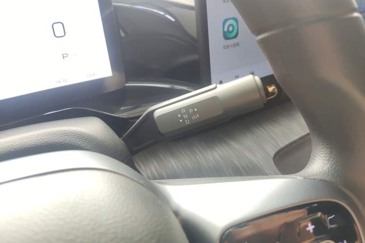 Used AION S MAX 2025 70 Star Edition 53.7 kWh Gear Lever