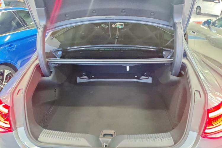 Used Mercedes-Benz CLS 2018 CLS 300 Dynamic Edition Trunk