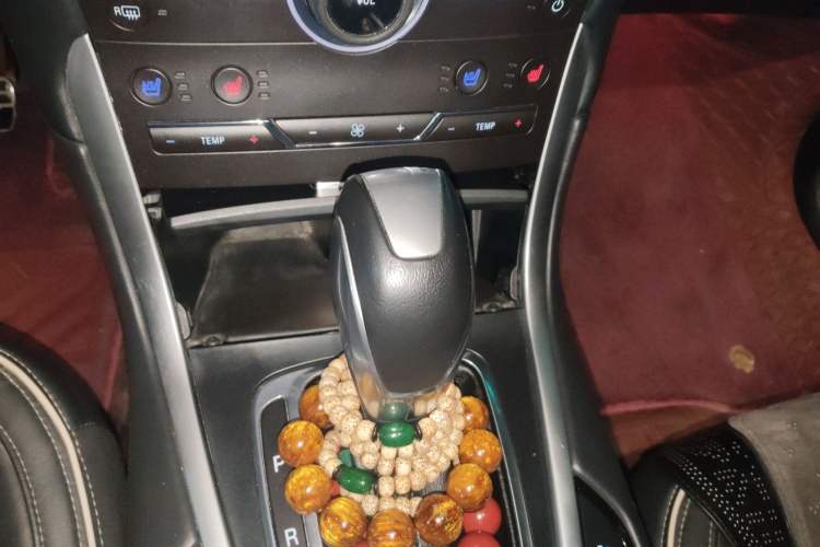 Used Ford Edge 2016 EcoBoost 330 V6 Four-Wheel-Drive Flagship Model with 7 Seats Gear Lever