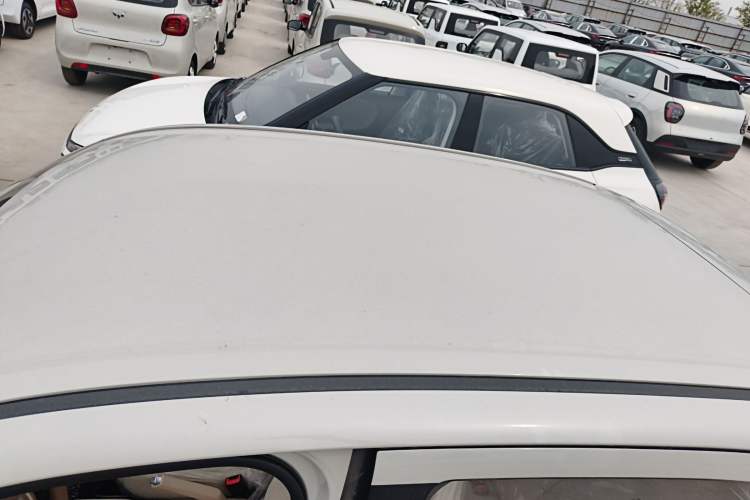 Used Wuling Hongguang MINIEV 2025 Four-Door Version Advanced Edition Roof