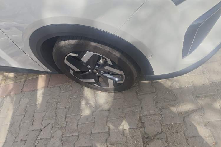 Used Baojun Yunhai 2024 140km Plug-in Hybrid Version Right Front Wheel Hub