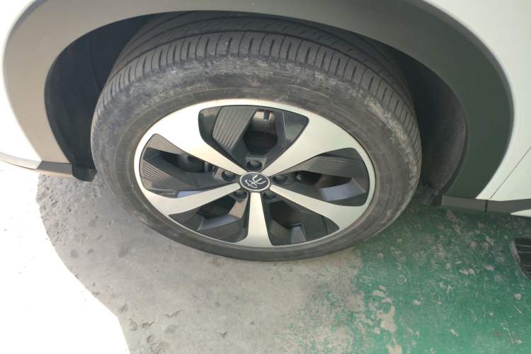 Used BYD Song PLUS New Energy 2021 DM-i 110KM Flagship PLUS Left Front Wheel Hub
