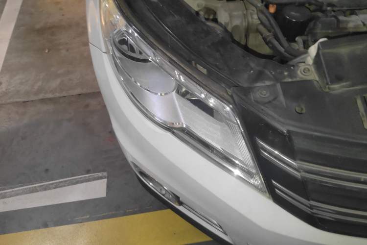 Used Volkswagen Tiguan 2010 1.8 TSI Automatic Two-Wheel Drive Trend Edition Right Front Headlight