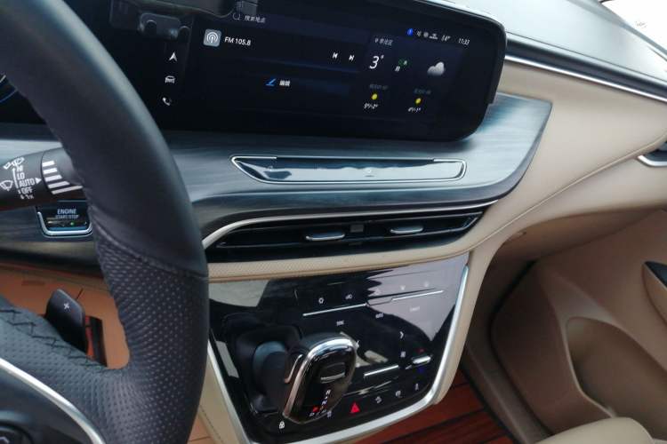 Used Buick GL8 2020 ES Land Cruiser 653T Luxury Model Audio And AC Panel