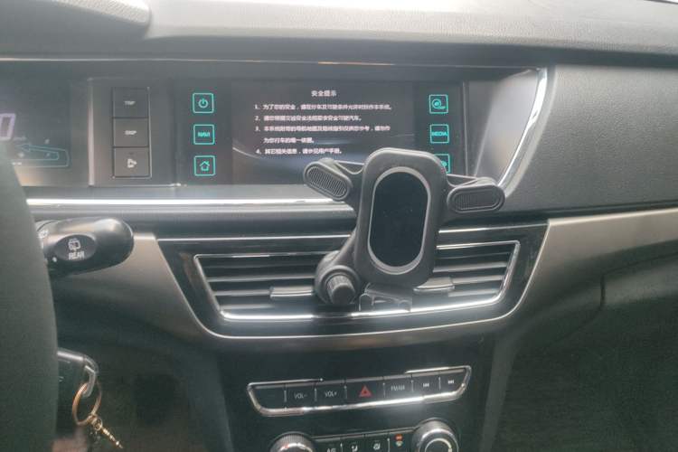 Used CHANGAN KAICHENG Oushang A600 2016 1.5L Manual Luxury 7-Seater Audio And AC Panel