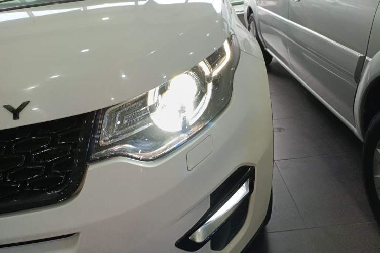 Used Land Rover Discovery Sport 2019 240 PS SE Version China VI Standard Left Front Headlight