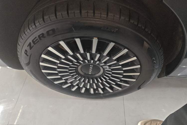 Used Zeekr 009 2024 Six-Seat Executive Version 4WD 108 kWh
