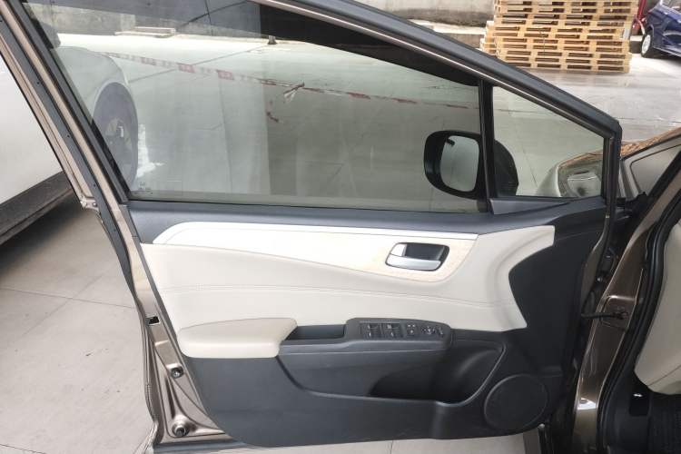 Used Honda Jade 2014 1.8L Automatic Comfort Elite Version 5 Seats
