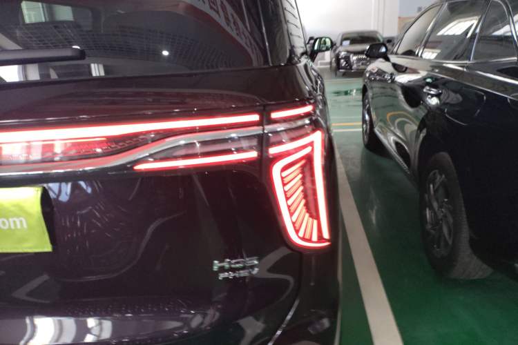 Used Hongqi HQ9 PHEV 2024 2.0T Four-Wheel Drive Business Edition Right Rear Taillight