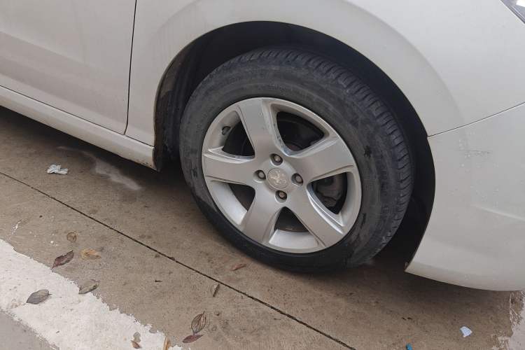 Used Peugeot 308 2014 Enjoy Edition Classic 1.6L Automatic Premium Model Right Front Wheel Hub